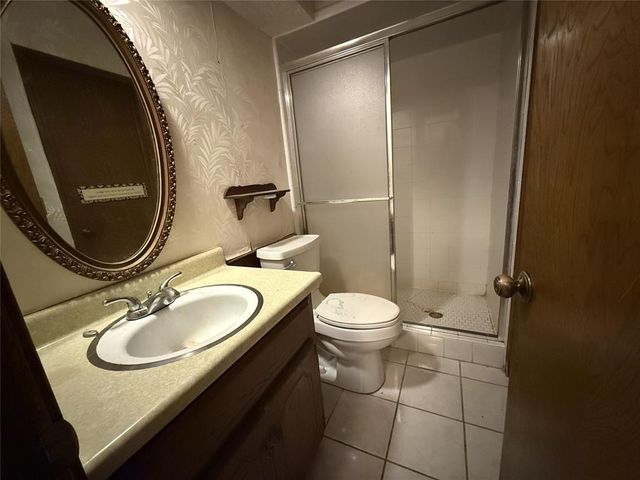 9216 NW Lansbrook Lane, Oklahoma City, OK 73132