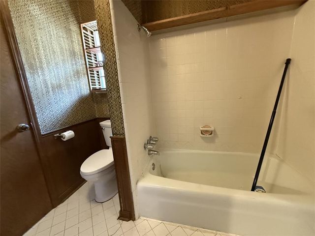 9216 NW Lansbrook Lane, Oklahoma City, OK 73132