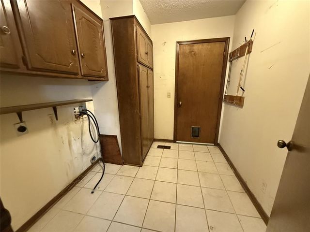 9216 NW Lansbrook Lane, Oklahoma City, OK 73132