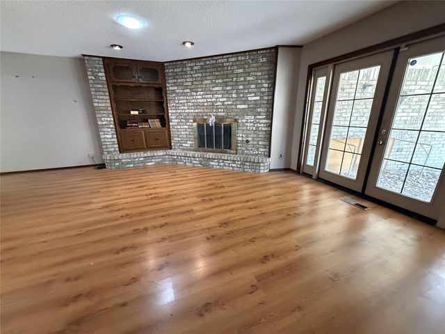 9216 NW Lansbrook Lane, Oklahoma City, OK 73132