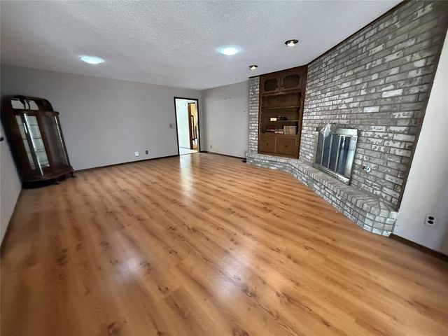 9216 NW Lansbrook Lane, Oklahoma City, OK 73132