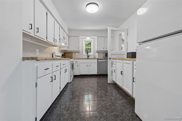 5244 Oleksyn Road, Flint, MI 48504