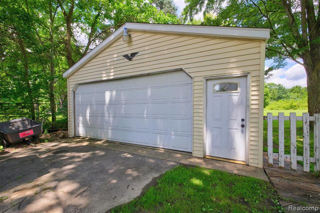5244 Oleksyn Road, Flint, MI 48504