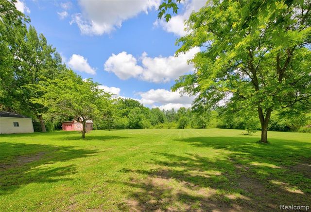 5244 Oleksyn Road, Flint, MI 48504