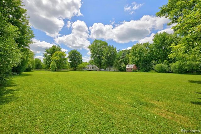5244 Oleksyn Road, Flint, MI 48504
