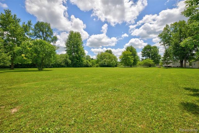 5244 Oleksyn Road, Flint, MI 48504