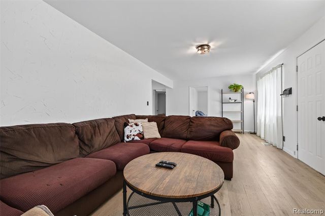 5244 Oleksyn Road, Flint, MI 48504