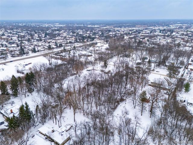 31061 Glenmuer Street, Farmington Hills, MI 48334