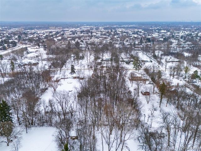 31061 Glenmuer Street, Farmington Hills, MI 48334