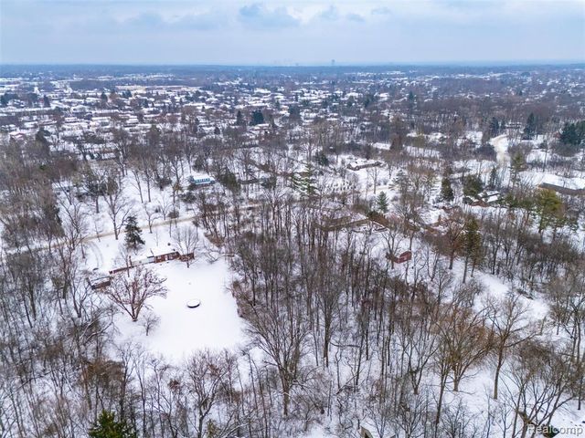 31061 Glenmuer Street, Farmington Hills, MI 48334