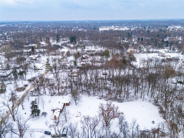 31061 Glenmuer Street, Farmington Hills, MI 48334