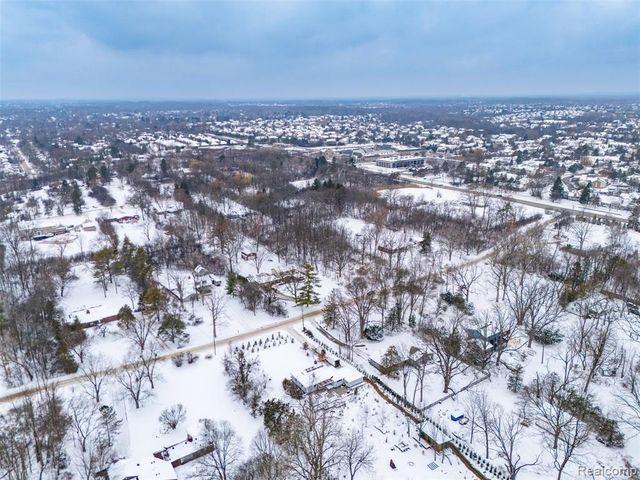 31061 Glenmuer Street, Farmington Hills, MI 48334