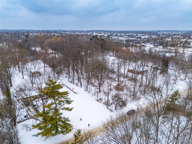 31061 Glenmuer Street, Farmington Hills, MI 48334