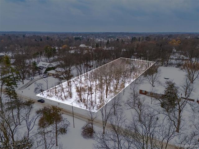 31061 Glenmuer Street, Farmington Hills, MI 48334