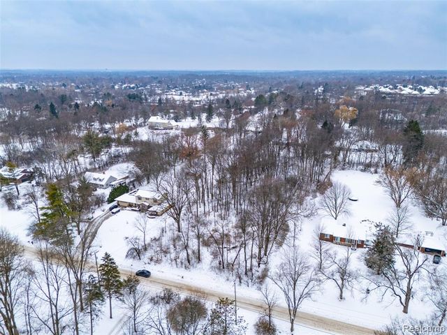 31061 Glenmuer Street, Farmington Hills, MI 48334