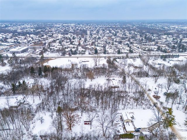 31061 Glenmuer Street, Farmington Hills, MI 48334