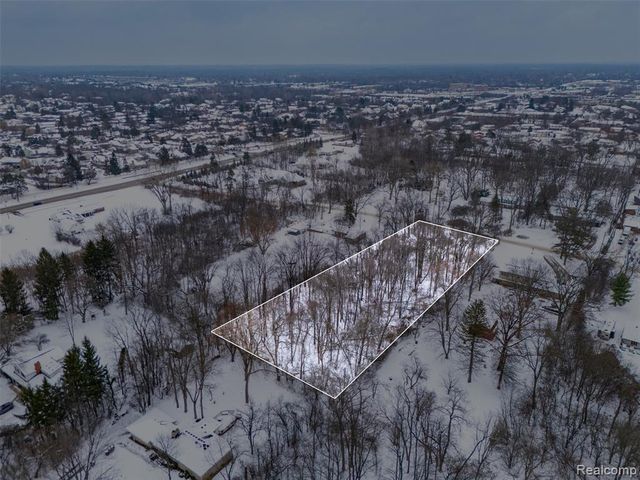 31061 Glenmuer Street, Farmington Hills, MI 48334