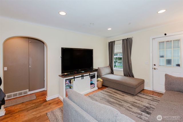 1342 N Montgomery Avenue, Bremerton, WA 98312