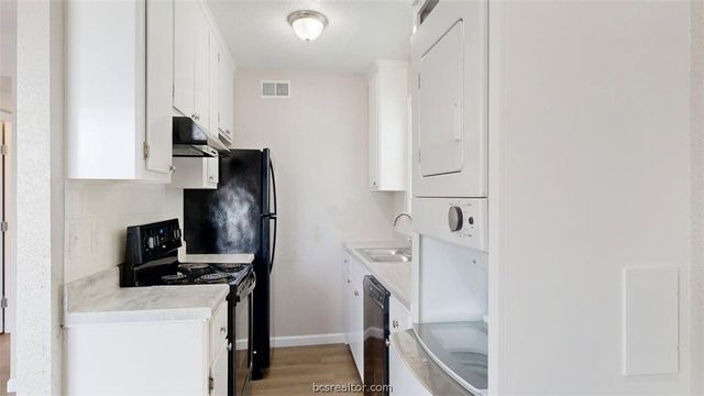 806 Oran Circle F, Bryan, TX 77801