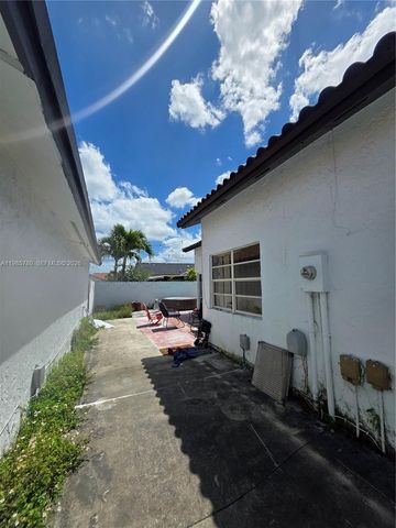 710 SW 99th Ct Circle, Miami, FL 33174