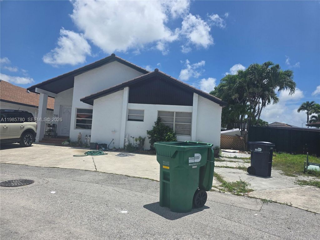 710 SW 99th Ct Circle, Miami, FL 33174