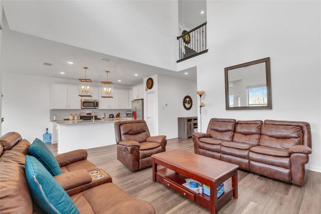 122 Shagbark TRL, Bastrop, TX 78602