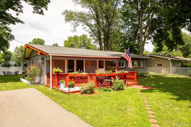 11 Princeton, Red Hook, NY 12571