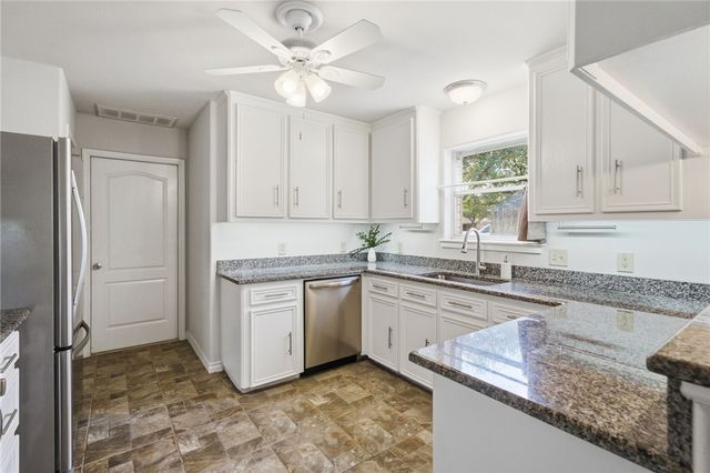 10522 Pioneer Dr, Corpus Christi, TX 78410