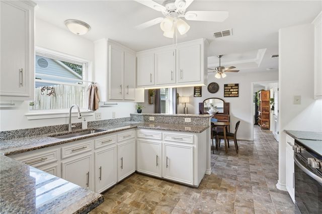 10522 Pioneer Dr, Corpus Christi, TX 78410