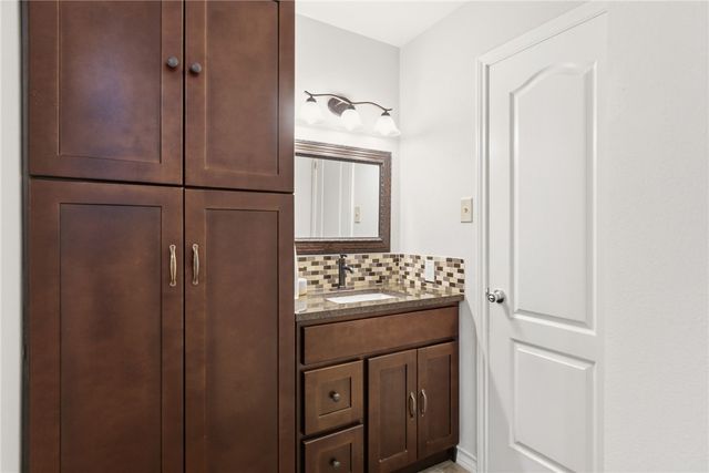 10522 Pioneer Dr, Corpus Christi, TX 78410