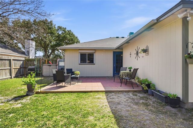 10522 Pioneer Dr, Corpus Christi, TX 78410