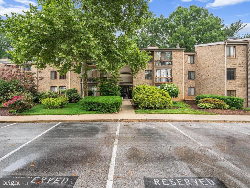Image 1 of property listing at 10578 CROSS FOX LN #E2, Columbia, MD 21044