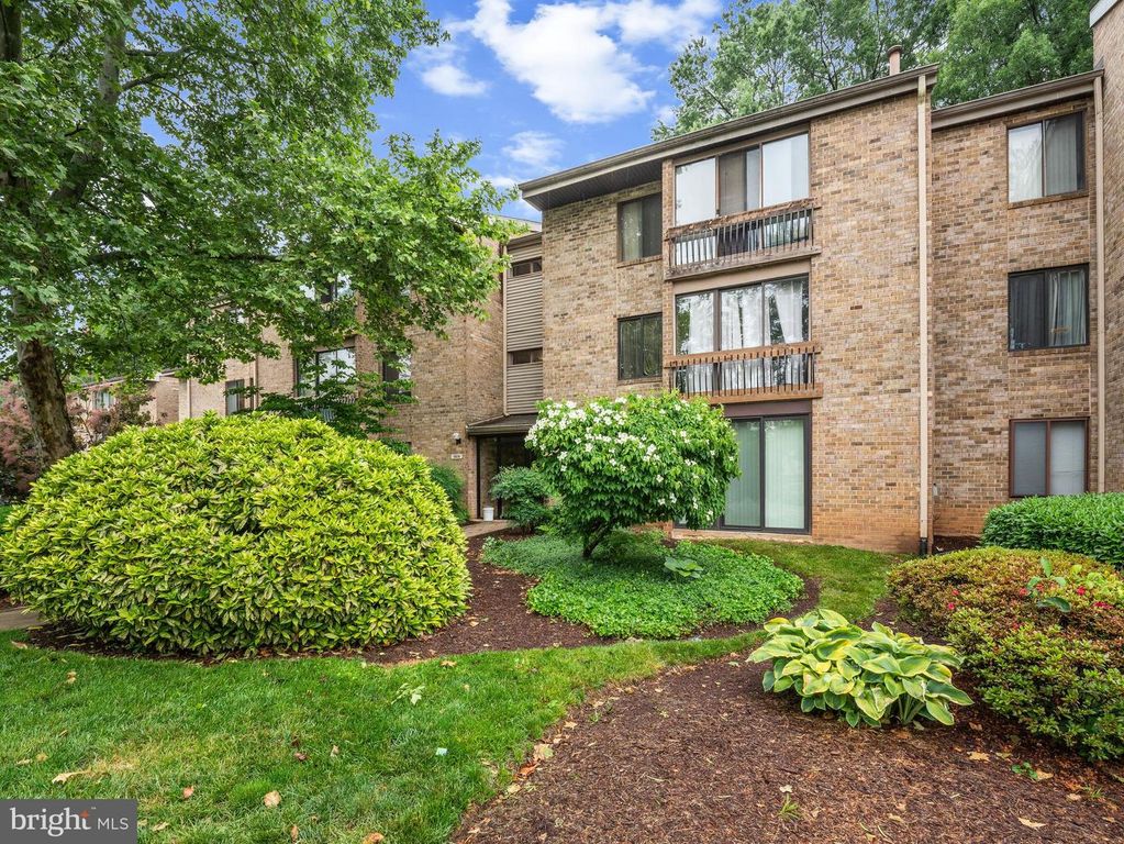 Image 2 of property listing at 10578 CROSS FOX LN #E2, Columbia, MD 21044