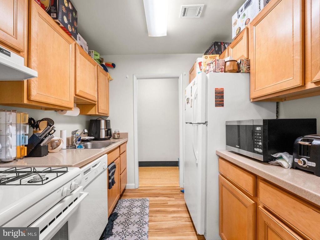 Image 6 of property listing at 10578 CROSS FOX LN #E2, Columbia, MD 21044