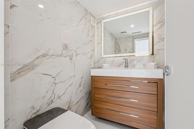 5660 Collins Ave 11C, Miami Beach, FL 33140