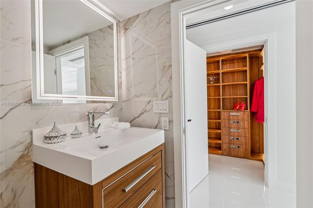 5660 Collins Ave 11C, Miami Beach, FL 33140