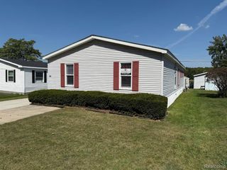 24 S Hill Drive, Fenton, MI 48430