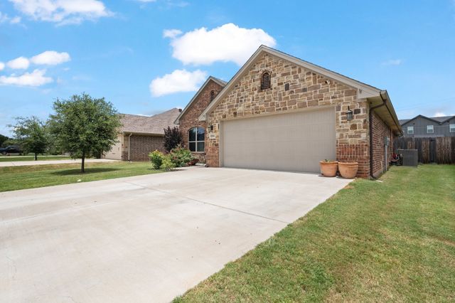 3104 Wrangler Court, Granbury, TX 76049