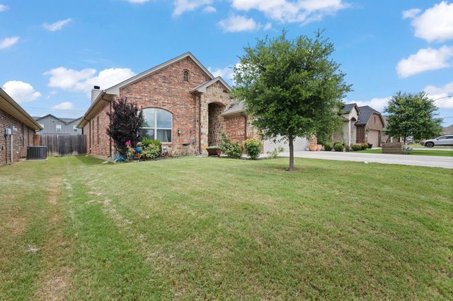 3104 Wrangler Court, Granbury, TX 76049