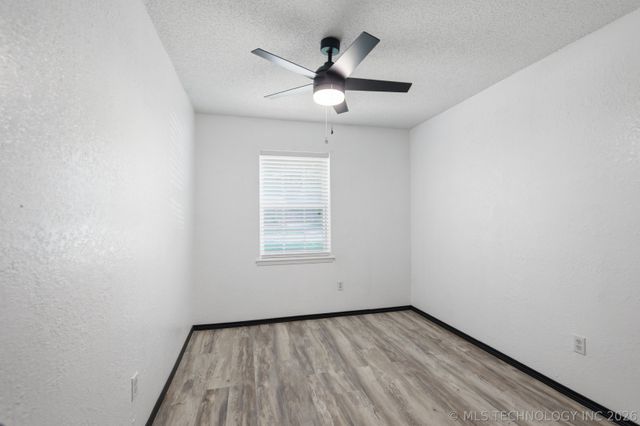 13826 S Elm Avenue, Glenpool, OK 74033
