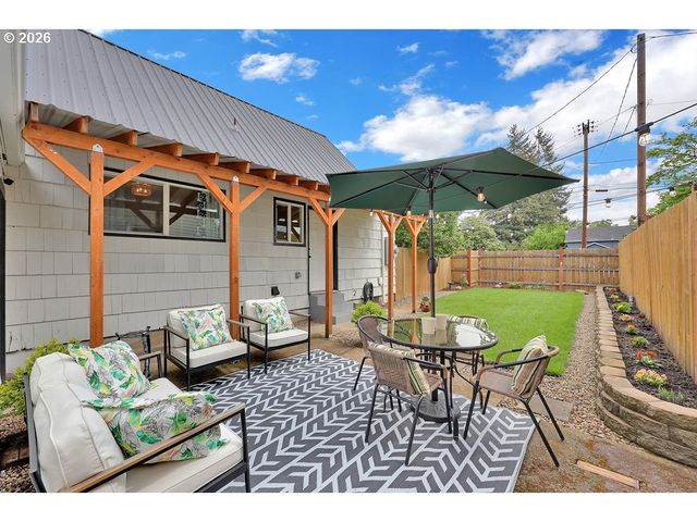 2210 ROOSEVELT Blvd, Eugene, OR 97402