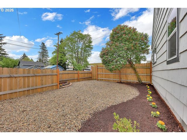 2210 ROOSEVELT Blvd, Eugene, OR 97402