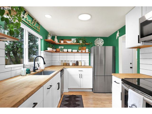 2210 ROOSEVELT Blvd, Eugene, OR 97402