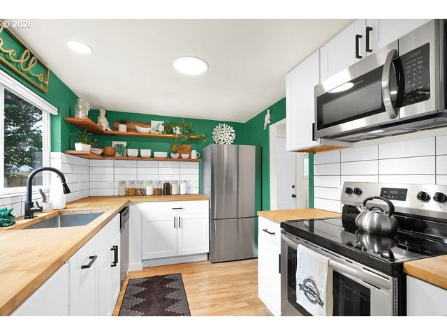 2210 ROOSEVELT Blvd, Eugene, OR 97402