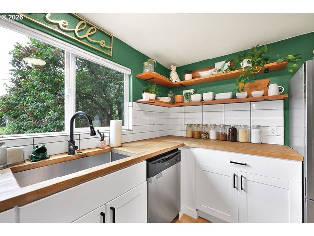 2210 ROOSEVELT Blvd, Eugene, OR 97402