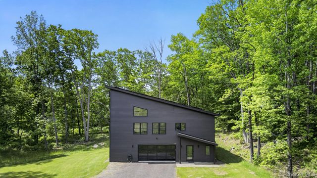 739 Old Post Road, New Paltz, NY 12561