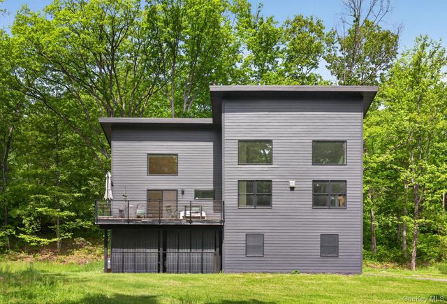 739 Old Post Road, New Paltz, NY 12561