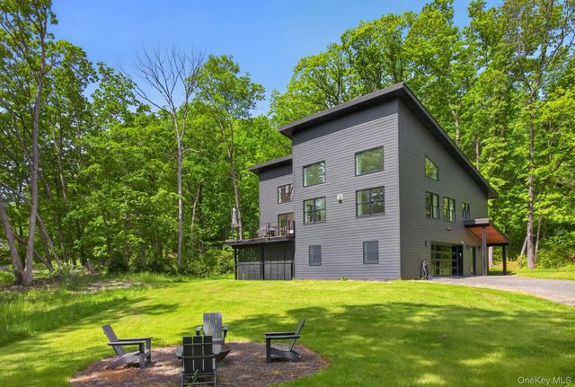 739 Old Post Road, New Paltz, NY 12561