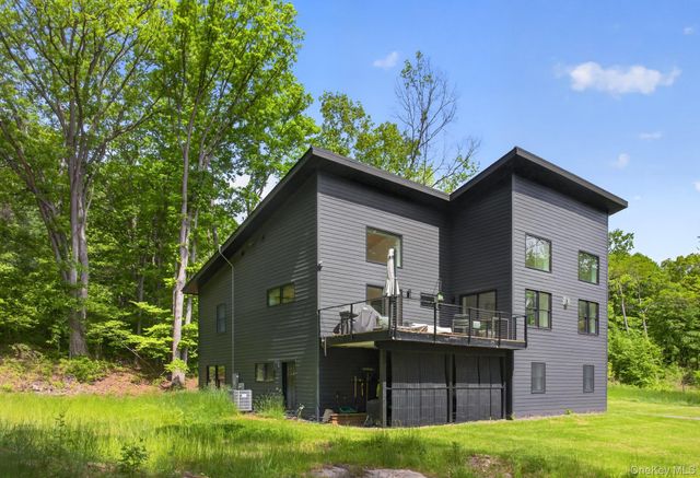 739 Old Post Road, New Paltz, NY 12561