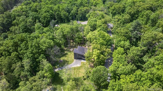 739 Old Post Road, New Paltz, NY 12561